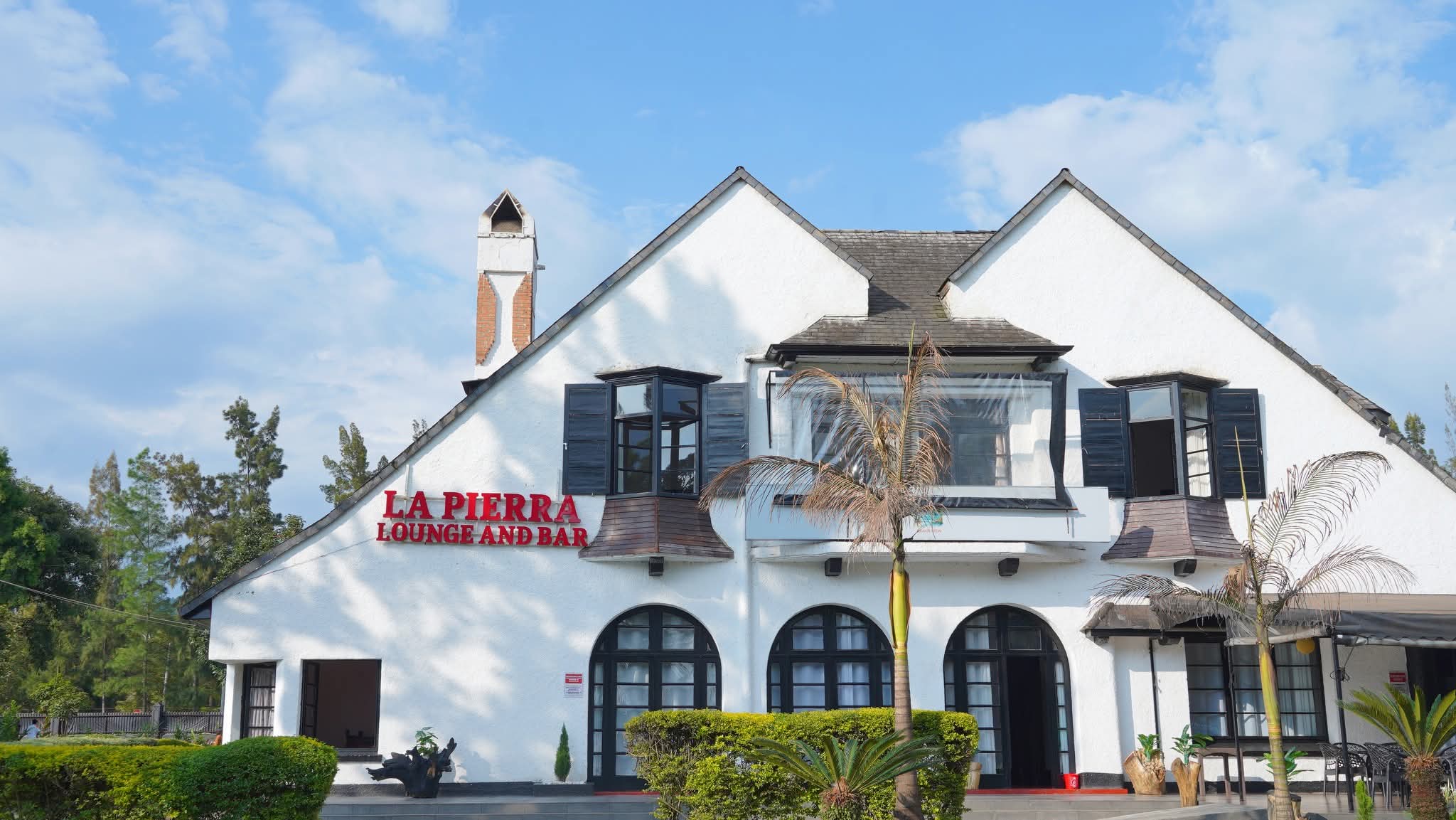 La Pierra exterior